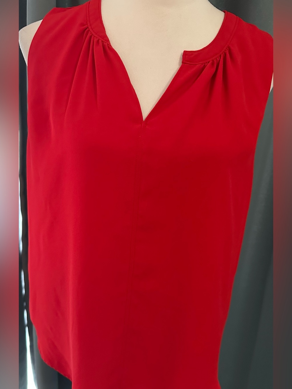 Versona Womens M Red Sleeveless Blouse Split Neck Gathered Lined Career Top